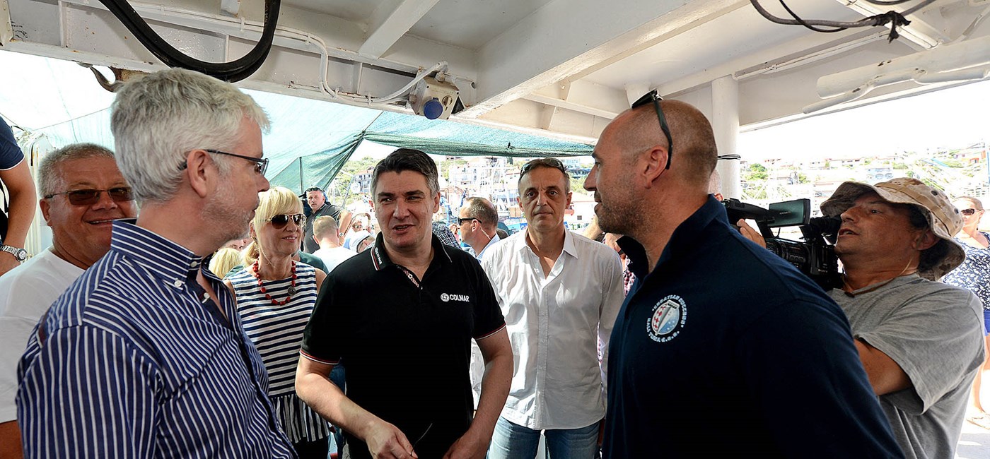 Predsjednik Vlade Milanović sudjelovao na defileu ribarskih brodica: Od proslave Oluje neću raditi predizbornu feštu